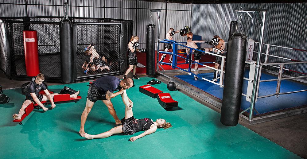 FIGHTER Hangman multi-use heavy bag holder - black